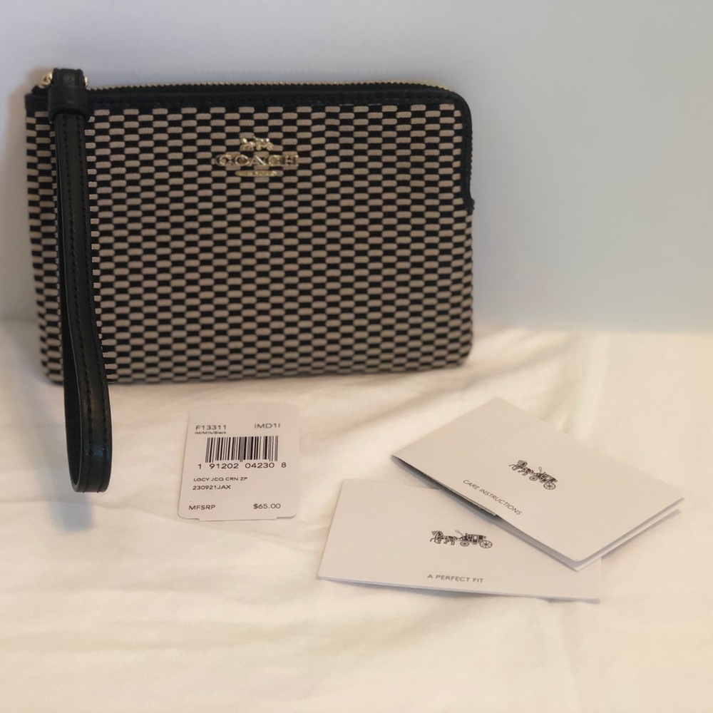 COACH FABRIC MILK/BLACK LEGACY PRINT ZIP WRISTLET